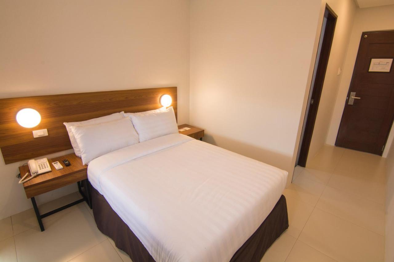 Mango Suites Cauayan Exterior foto